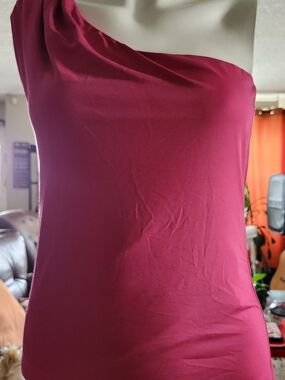 Urban Behavior One-Shoulder Tank Top in Fuchsia
